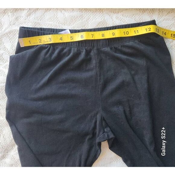 No Boundaries  black capri leggings - Picture 3 of 5